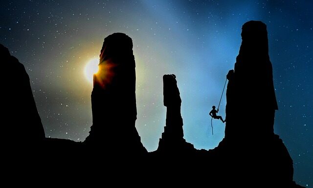 Czy bezpieczne jest podawanie numeru karty w sklepie Play?