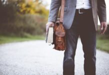 Który profesor jest wyższy?