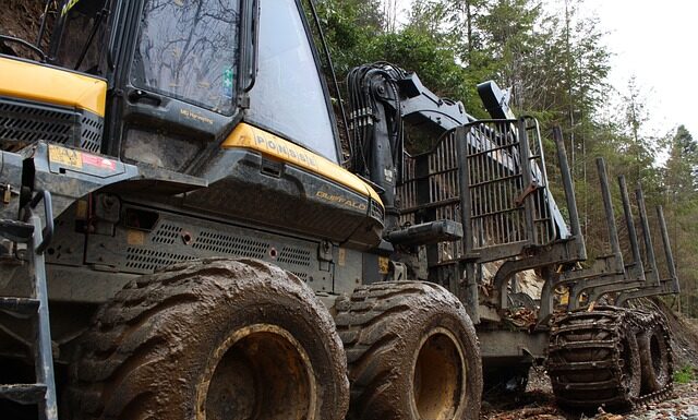 Ile zarabia spedytor w firmie transportowej?