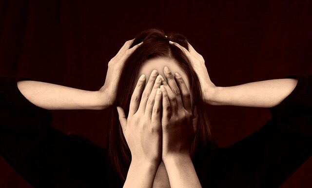 Czy psycholog szkolny informuje rodziców?