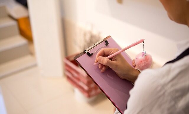 Czy sprzedawca widzi dane z karty?