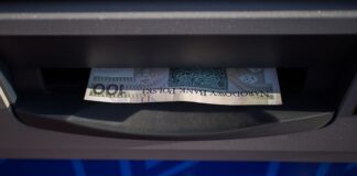 Ile kosztuje wypłata z bankomatu PKO?