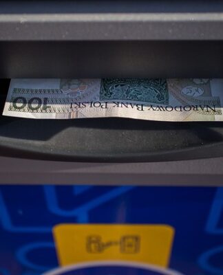 Ile kosztuje wypłata z bankomatu PKO?